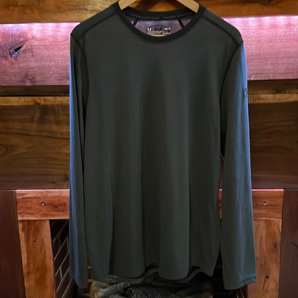 Under Armour size M, dark grey long sleeve men’s shirt